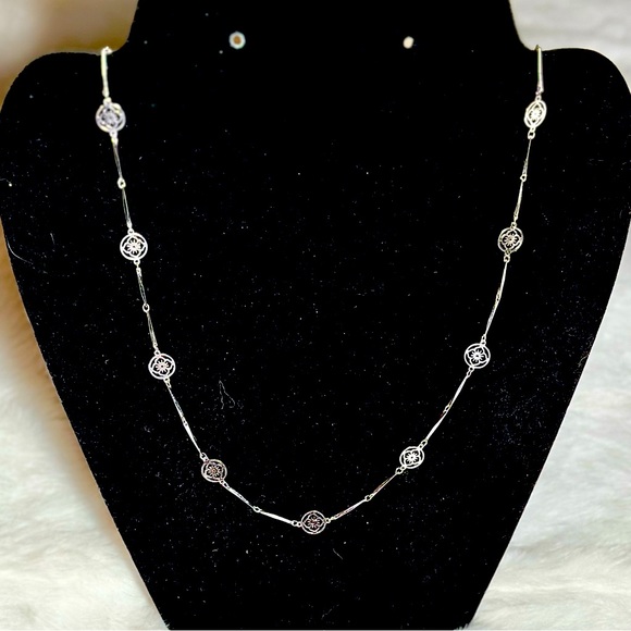 Vintage Avon Silver Lotus Station Necklace - Picture 4 of 5